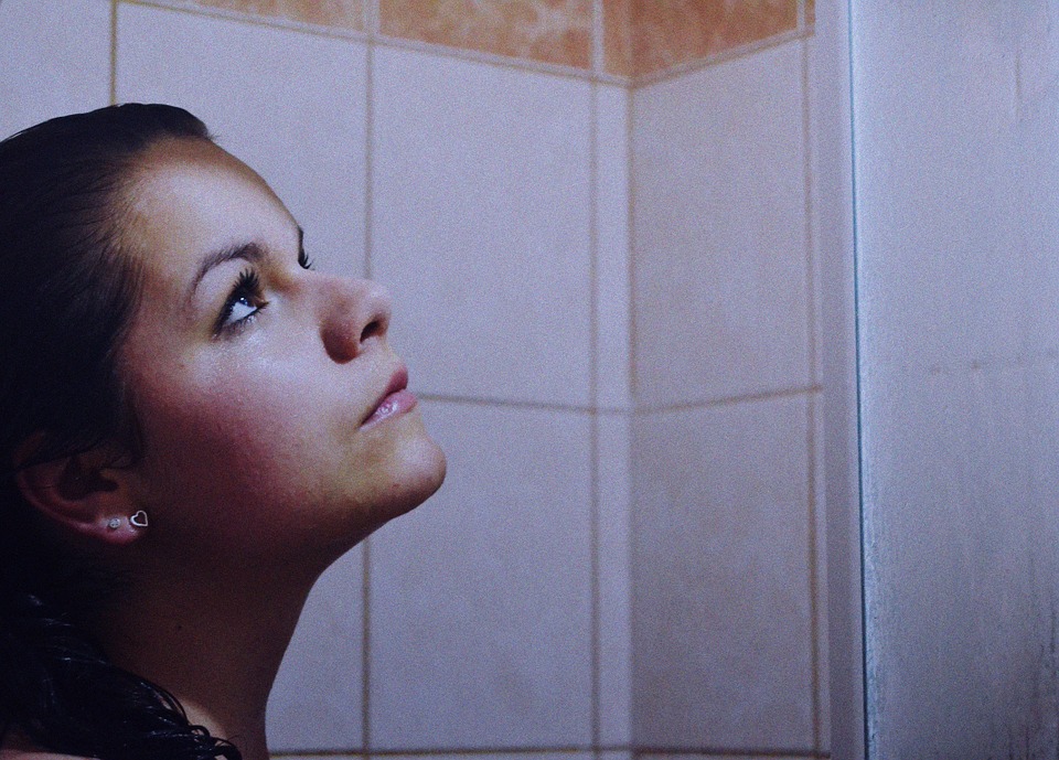girl-shower girl-shower