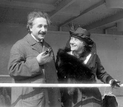 800px-Einstein_Albert_Elsa_LOC_32096u-400x346 800px-Einstein_Albert_Elsa_LOC_32096u-400x346
