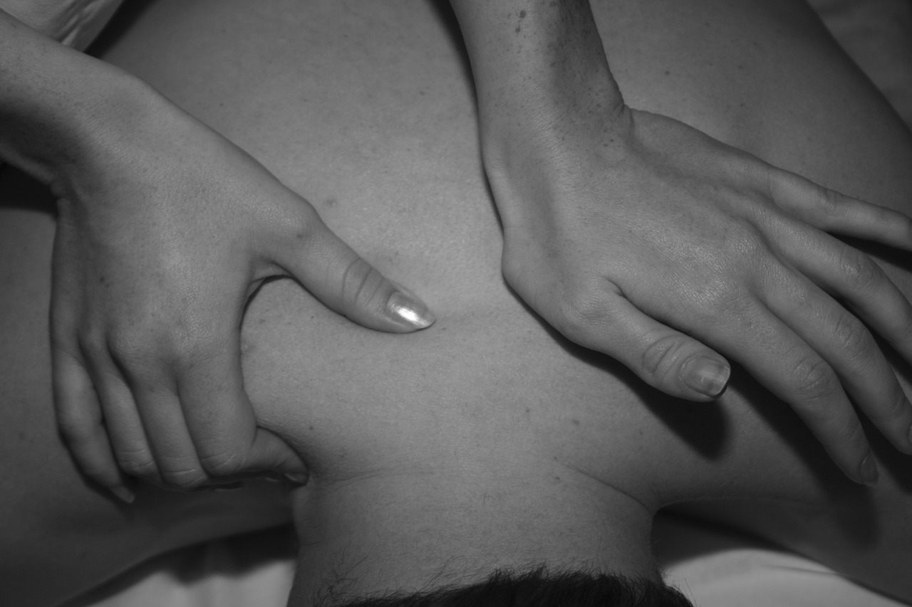 back-pain-1491801_1280 back-pain-1491801_1280
