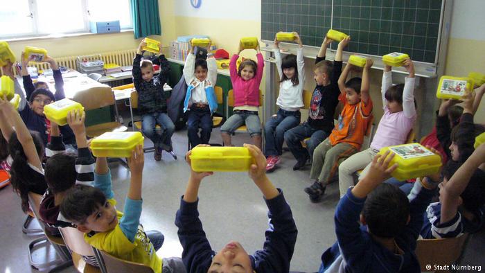 childre-lunch-boxes-organic-food childre-lunch-boxes-organic-food
