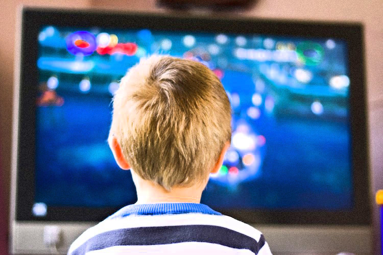 Kid-Watching-TV