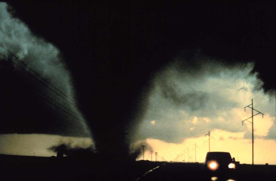 tornado-541911_960_720 tornado-541911_960_720