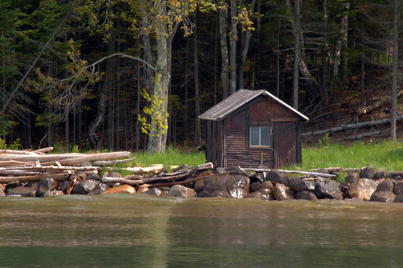 manitou-island-fish-camp-cabin-3532419_1280