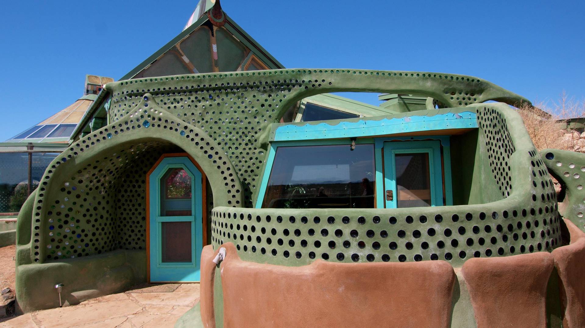 Michael_Reynolds-Earthship3