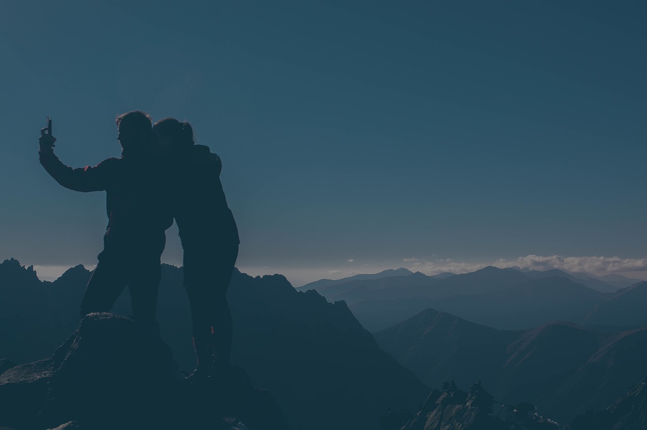 couple-2619194_1280