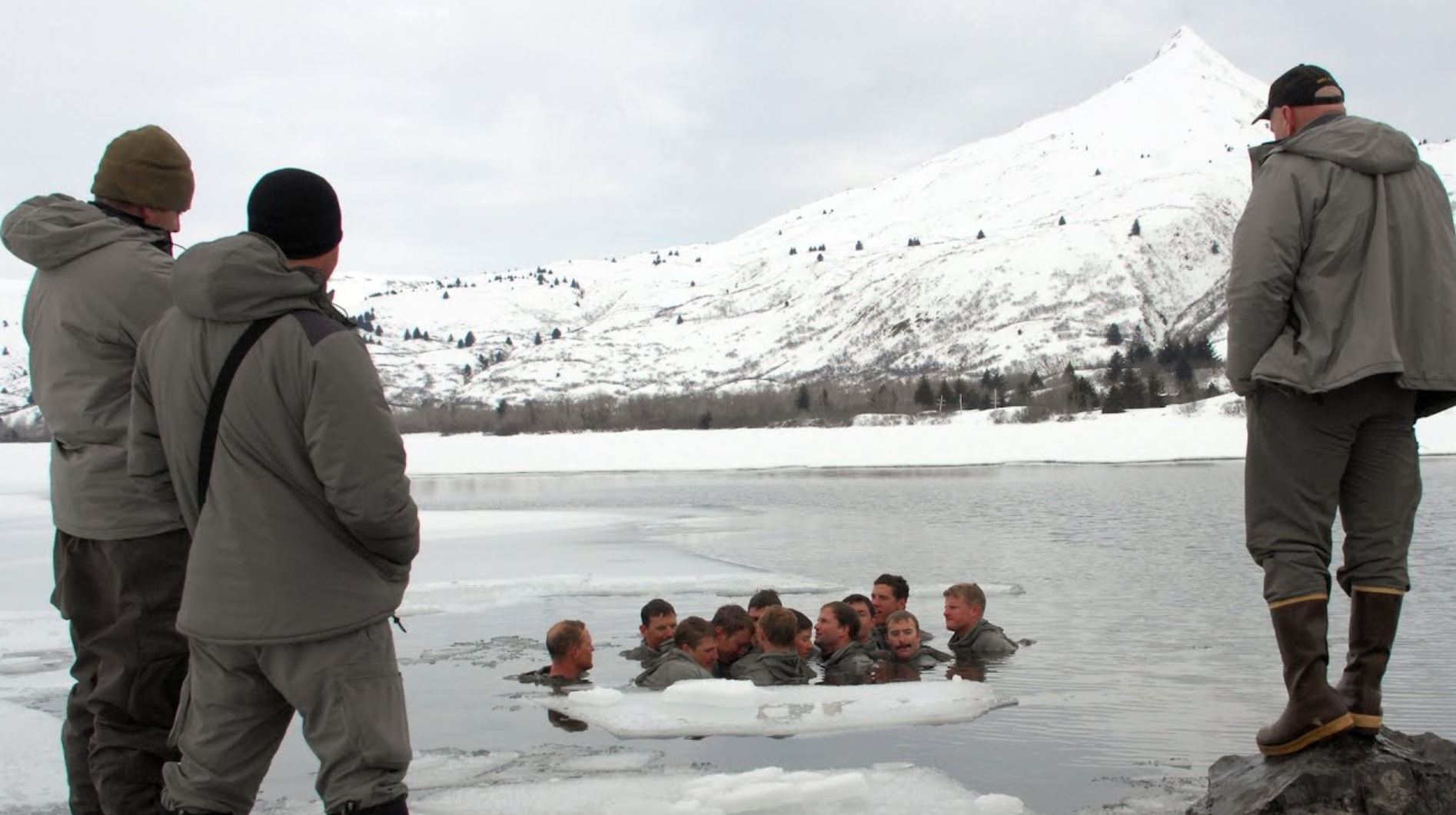 A Navy SEAL Explains The Benefits of Ending A Shower With Cold Water