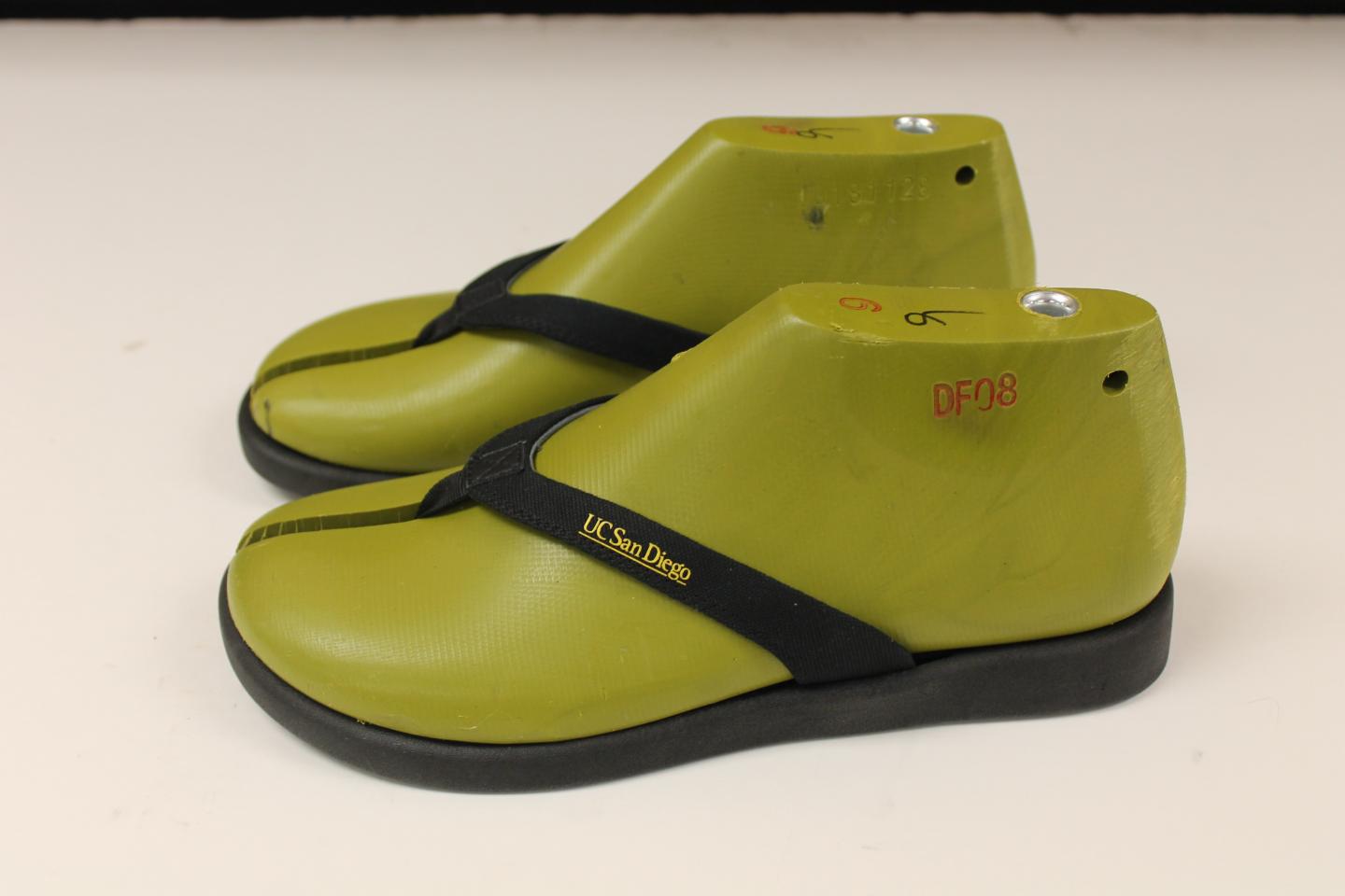 algae flip flops