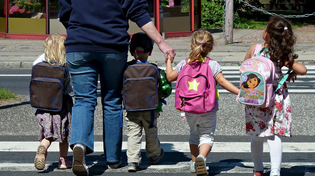 kids school mom it forward