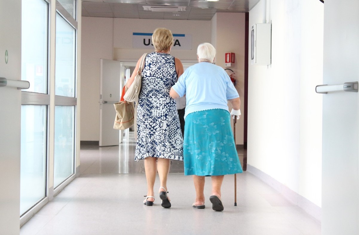 senior citizen healthcare pixa