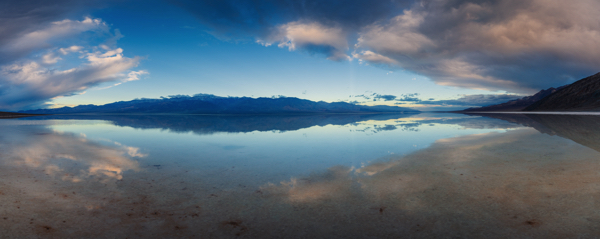 Panorama-of-the-lake-Manly-in-Death-Valley-California-1