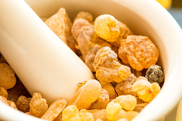 olibanum-Frankincense-incense-mortar-an-aromatic-resin-obtained-from-trees-of-the-genus-Boswellia