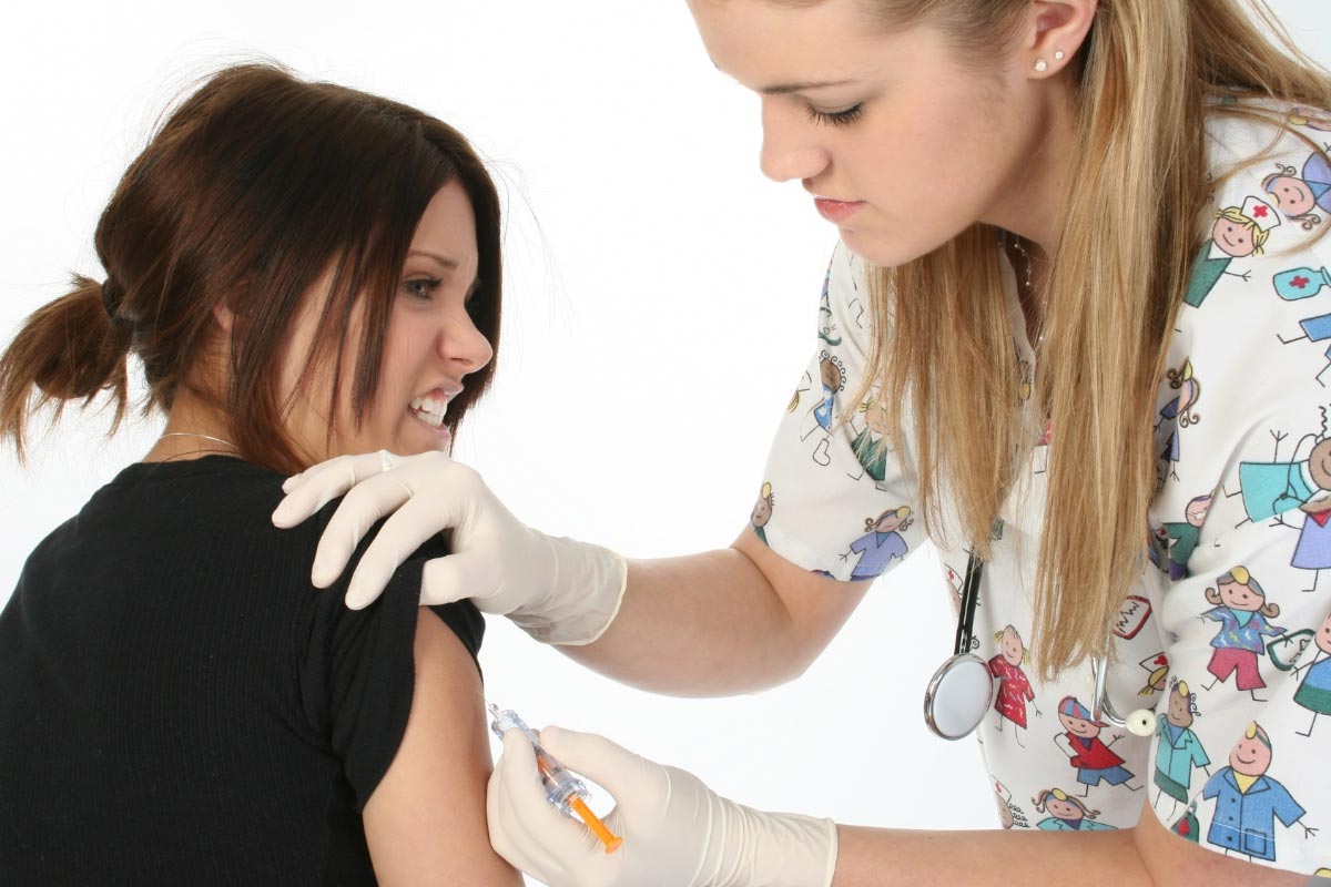 teen-vaccine_512101033 teen-vaccine_512101033